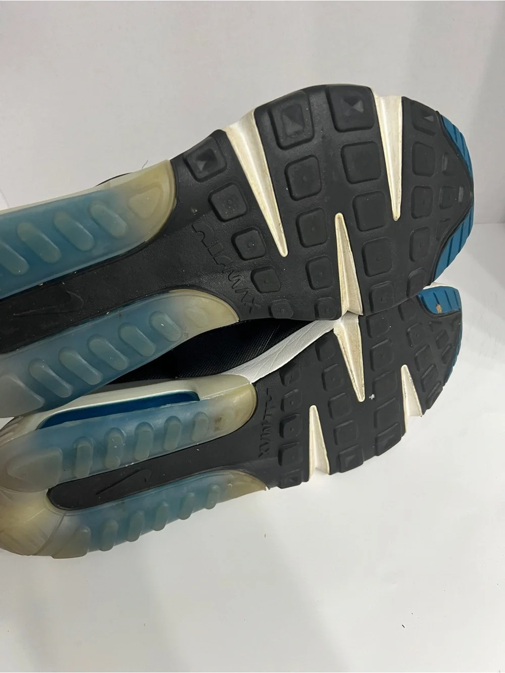 Nike Men's White and Blue Low-Top Athletic Sneakers - Nike AirMax 2090